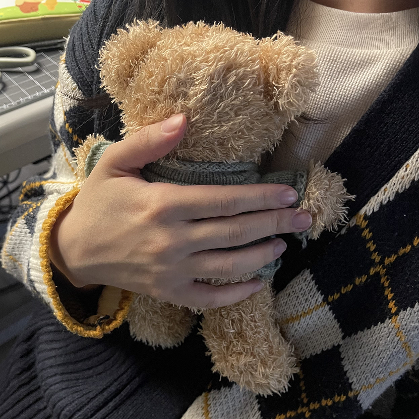 Other users hugged Mario, holding his back in their hand. This confirms the placement of the sensor in his stomach (possibly upper stomach) area. 