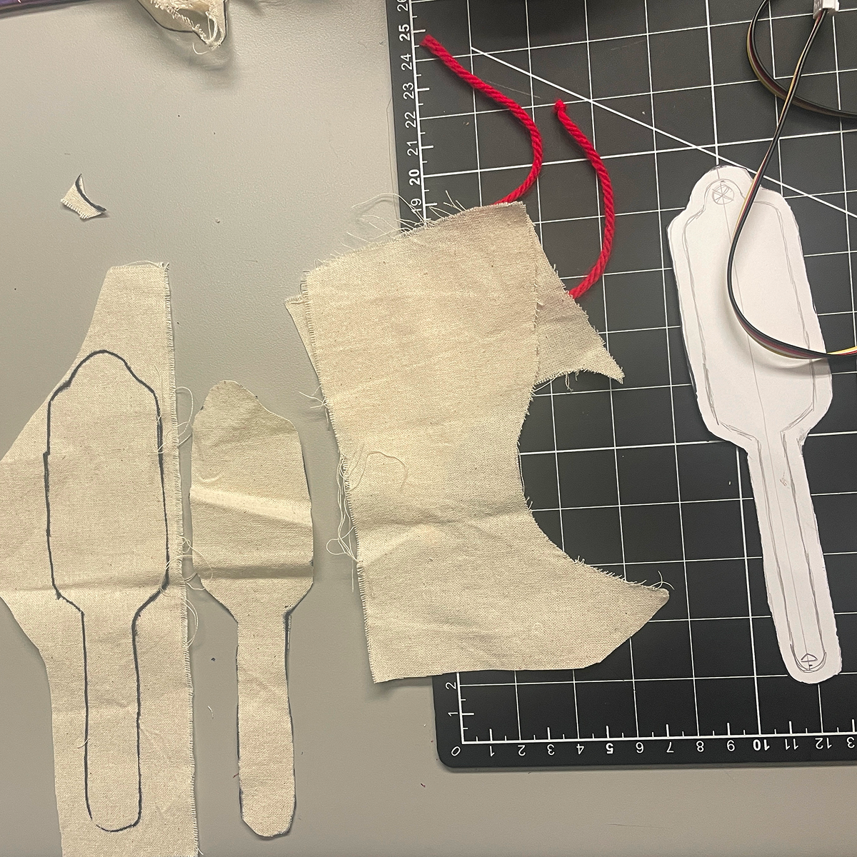 Emily advised me to use light material for the band because of the sensor, so I used a light canvas. I was worried about the density of the fabric at first, even though it is thinner than the other fabrics we have, it still is pretty thick in terms of weave.